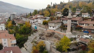 Minaresi öksüz kalan tarihi cami yeniden inşa ediliyor