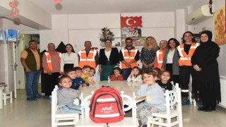 Minik öğrenciler AFAD gönüllüleri ile tatbikat yaptı