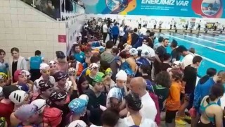 Minik yüzücülerin bölge müsabakaları 15 saat sürdü!