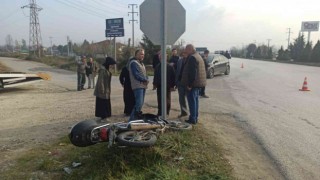 Motosiklet ile otomobil çarpıştı 2 yaralı