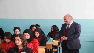 Müdür Başyiğit: Geleceğe ait idealleriniz, hayalleriniz olsun, kendinize hedefler koyun”