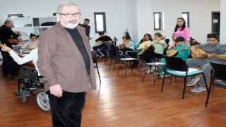 Müzik eğitimi alan engelliler hayata yeniden tutunuyor