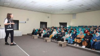 Narkotik polisinden kadınlara uyuşturucu semineri