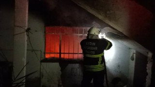Nazillide metruk binada çıkan yangın panikletti