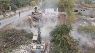 Nazillide metruk binalar yıkılıyor