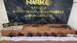 Nefes kesen operasyonlarda onlarca kilo uyuşturucu ve silah ele geçrildi