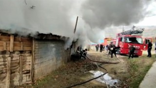 Odunlukta çıkan yangın itfaiye ekiplerince söndürüldü