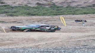 Off-road yarışlarında yardımcı pilot, yanındaki pilotu aracından inerek sopayla kovaladı
