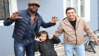 Oğlunun futbol oynamasına izin vermeyen babayı Pascal Nouma ikna etti