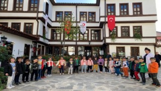Öğrenci ve öğretmenlerden bağış