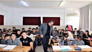 Öğrencilik yaptığı okula müdür oldu, 30 yıl önceki öğretmenleriyle çalıştı