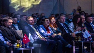 Ünlü şovmen Okan Bayülgen'den Togg'un dev ekranı için öneri