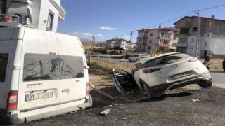 Adana'da Okul servisiyle cip çarpıştı: 4'ü çocuk 6 yaralı