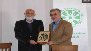 Osmangazide Sezai Karakoç unutulmadı