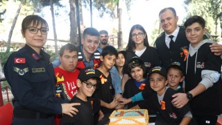 Osmaniye'de Jandarma personeli Lösemili çocuklarla buluştu