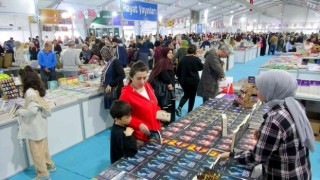 Osmaniyede Kitap Fuarına yoğun ilgi