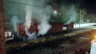 Osmaniye'de parke yüklü tren vagonunda çıkan yangın söndürüldü