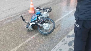 Otomobil ile motosiklet çarpıştı: 1 yaralı