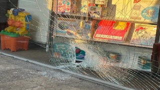 Otomobil ile motosiklet çarpıştı, o anlar kameraya yansıdı