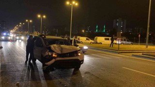Otomobil minibüsle çarpıştı: 4 yaralı