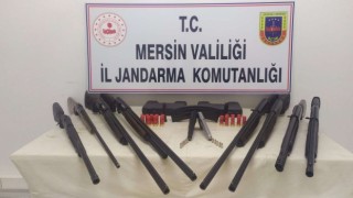 Otomobilde 8 ruhsatsız av tüfeği ile 2 tabanca ele geçirildi