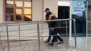 Otomobillerden mont, para ve anahtar takımı çalan hırsızı yakalandı