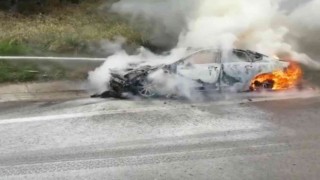 Otoyolda lüks otomobil alev alev yandı