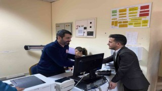 Öz Sağlık İş Diyarbakır Şube Başkanı Aküzüm, tıbbi sekreterleri dinledi