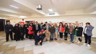 Özel bireyler, kendi ürettikleri organik domatesleri Başkan Vidinlioğluna ikram etti