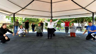 Özel bireyler yöresel dansları öğreniyor