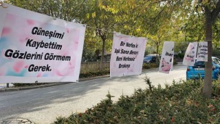 (Özel) Bursada eşine kendisini affettirmek için çalıştığı marketin karşısına pankart astı