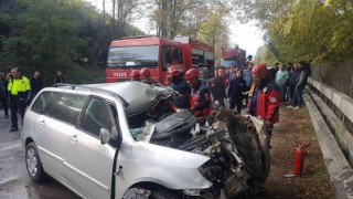 Özel halk otobüsü ile otomobil çarpıştı: 1 ölü, 5 yaralı