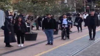 (ÖZEL) İstiklal Marşını duyan saygı duruşuna geçti
