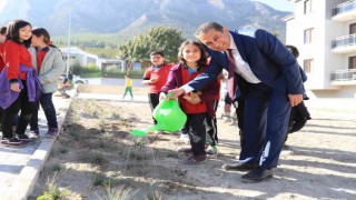 Pamukkale Belediyesi 11 bin 11 fidanı toprakla buluşturdu