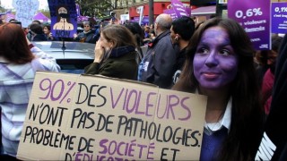 Pariste kadın cinayetleri protestosu