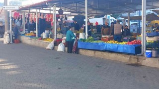 Pazarcılardan Atatürke saygı duruşu
