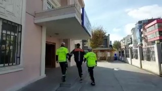 Pendikte motosiklet sürücüsünün omzunda yolculuk eden kişi ile sürücüye bin 15 TL ceza