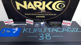 Polis, 1 haftada 76 zehir tacirini enseledi