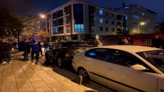 Polis kovalamacasından kaçan sürücü, park halindeki otomobillere çarptı