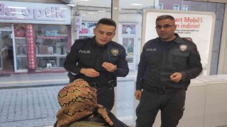 Polisin dikkati yaşlı kadının 100 bin lirasını kurtardı