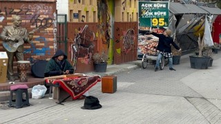 Poşeti koklayıp grafitiye yumruk savurdu