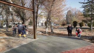 Ressam Ahmet Yakupoğlu Parkı yenileniyor