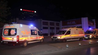 Sağlık ekibine yardım için giden polisleri bıçakladı: 1i bekçi 3ü polis 4 yaralı