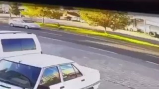 Şanlıurfada otomobilin çocuğa çarpma anı kamerada