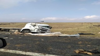 Şarampole yuvarlanan tırda sürücü yaralandı