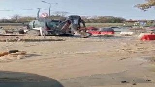 Sarıyerde İSKİ borusu patladı, yollar göle döndü