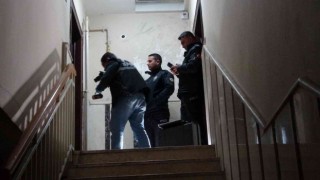 Satırlı saldırıya uğrayan genç ağır yaralandı