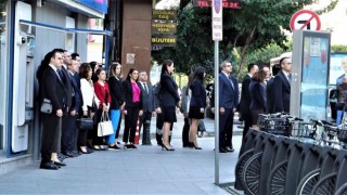 Saygı duruşu sırasında yaşanan zincirleme kazada 6 araç birbirine girdi