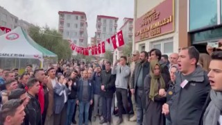 Şehidin silah arkadaşlarının okuduğu marş tüyleri diken diken etti