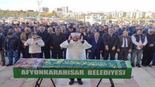 Şehidin vefat eden annesini kahraman oğlunun silah arkadaşları uğurladı